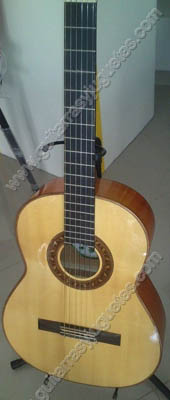 Guitarra flamenca de ciprés 1